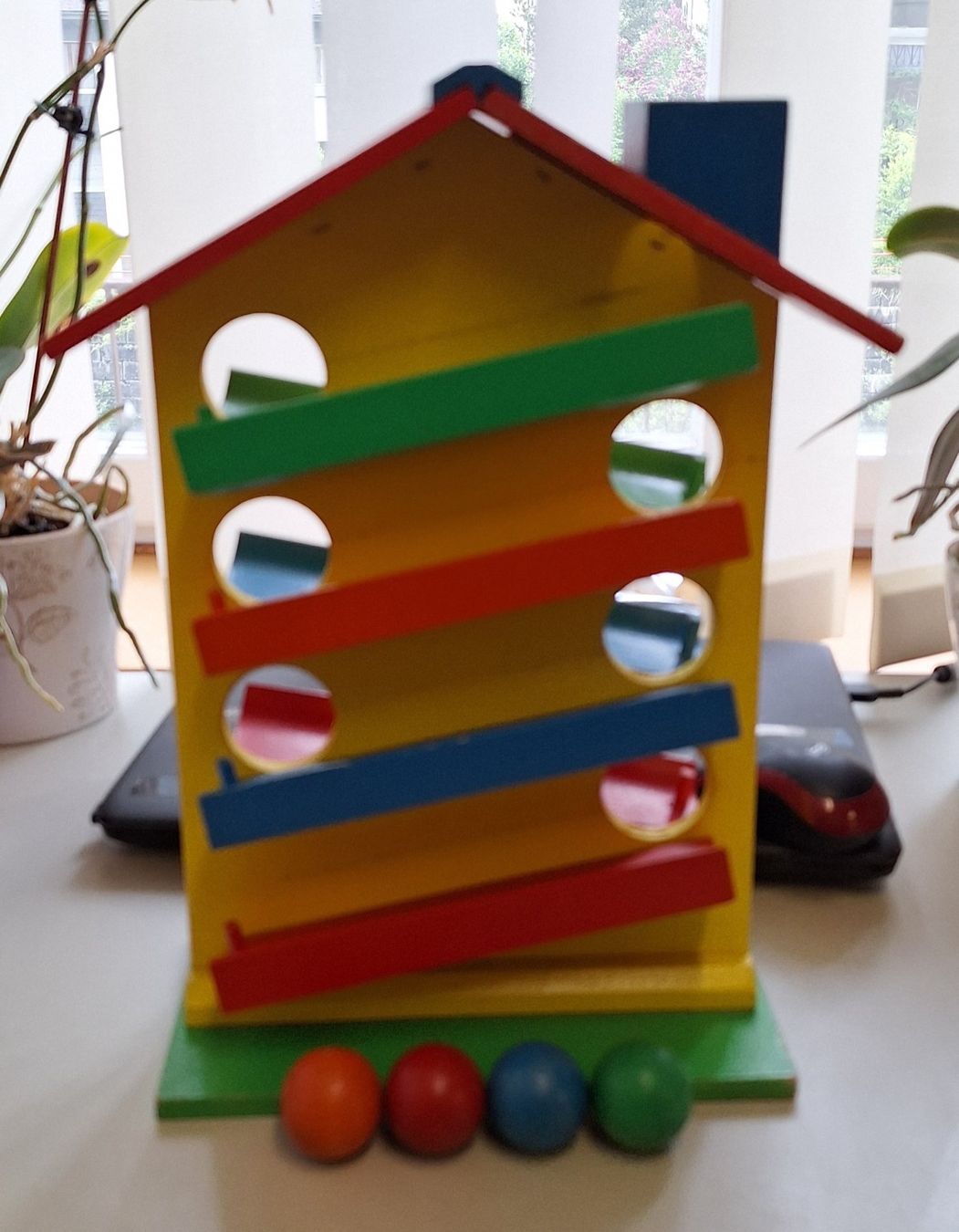 Spielzeuge: Kugelbahn robust Holz Rollbahn-Haus Chugelispiel Zickzack – Gebraucht aus Gurtnellen von Rhino77 3